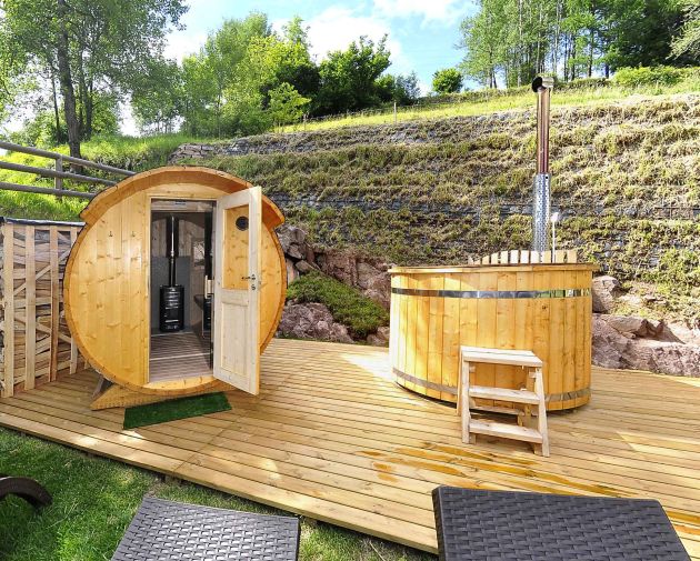 Sauna a botte e biotinozza in legno